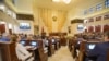 В Беларуси парламент утвердил смертную казнь за "измену государству" для чиновников и военнослужащих