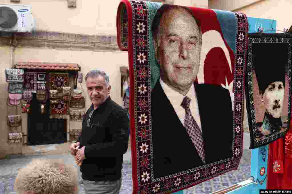 Azerbaijan -- A local resident visits a consumer goods market