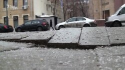 Новая "собянинская" плитка в Москве: тротуары, вымощенные два месяца назад, уже разваливаются