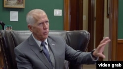 Сенатор Том Тиллис