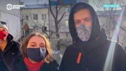 Ершик вместо микрофона: звезды вышли на протесты за Навального