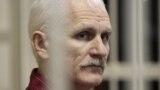 Алесь Беляцкий в суде в Минске в 2011 году