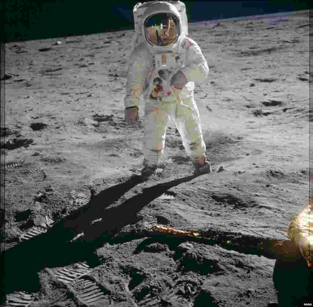 Программа &quot;Аполлон&quot; была запущена в 1961 году. Тем не менее, впервые человек ступил на поверхность Луны только 8 лет спустя На фото - Базз Олдрин один из первых людей, побывавших на Луне во время миссии &quot;Аполлон-11&quot;