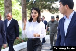 Саида Мирзиёева во время визита в Анджианскую область