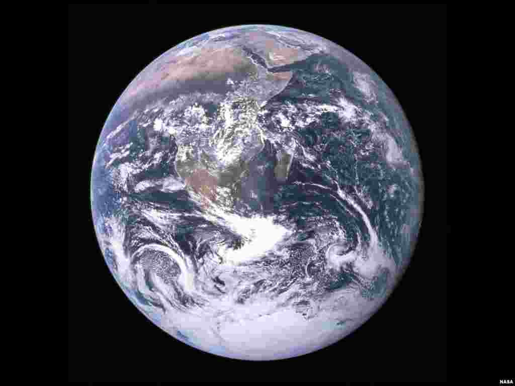 Вид на Землю с космического корабля миссии &quot;Аполлона-17&quot;