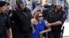 Прокуратура требует лишить родительских прав пару, которая взяла ребенка на протесты в Москве 