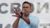 Оппозиционер Навальный в реанимации в коме: его окружение подозревает отравление