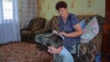 Мать и сын Олега Сенцова ждут его помилования