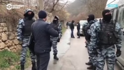В аннексированном Крыму ФСБ проводит обыски в домах у мусульман