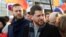 Алексей Навальный (слева) и Леонид Волков на митинге в память убитого в Москве Бориса Немцова