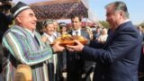 В Таджикистане прошли соревнования по поеданию плова и дыни