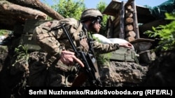 Украинский военный в районе сеа Золотое, 10 июня 2019