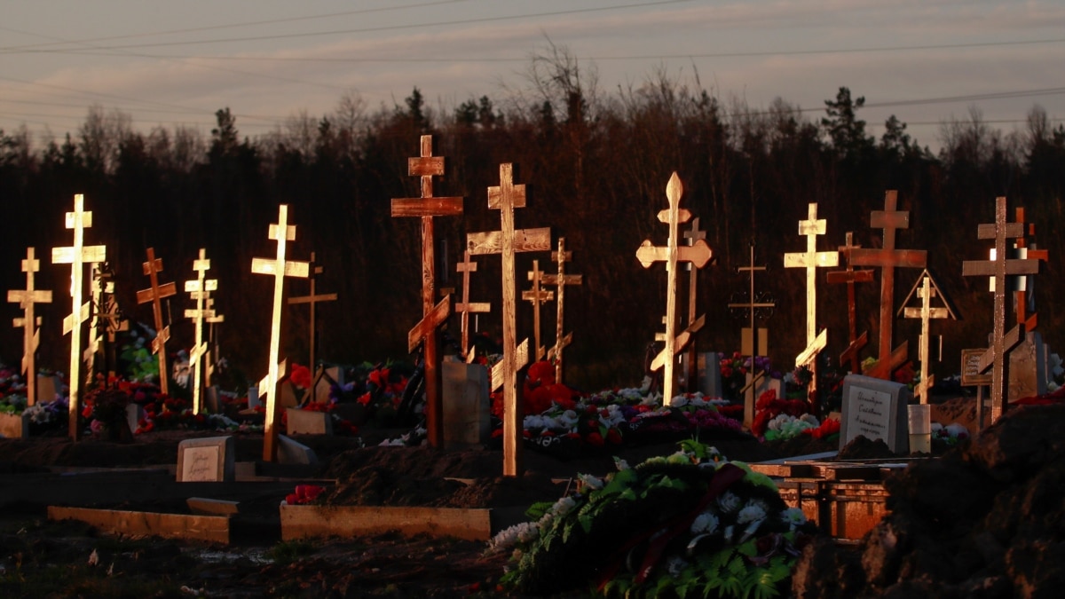 Умершие 19 января. Смертность рождение и смерти. Высокая смертность в России фото.