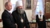 Владимир Путин, митрополит Павел (Лебедь) и глава РПЦ патриарх Кирилл в Киево-Печерской лавре в Киеве в 2013 году