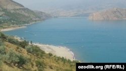 Чарвакское водохранилище под Ташкентом, где собираются строить Sea Breeze 