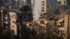 Жилой дом во Львое после российской атаки 