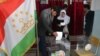 "Отец в Таджикистане за меня проголосует". Как мигранты в Петербурге выбирали депутатов в парламент на родине