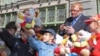 Милонов создает детскую организацию с "георгиевскими" галстуками 