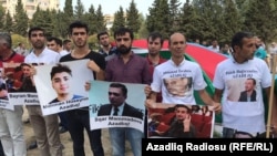 Участники антикоррупционного протеста в Баку