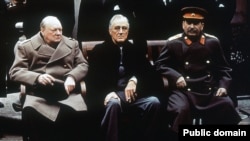 Сталин, Черчилль и Рузвельт на Ялтинской конференции 
