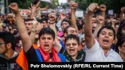 Протесты в Ереване. 27 июня. Фото Петра Шеломовского