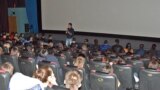 Кинотеатры в Казахстане хотят обязать показывать кино только в казахском дубляже и без мата
