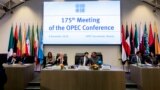Страны ОПЕК и Россия договорились о сокращении добычи нефти
