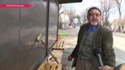 "Не буду мыть – люди не смогут сесть": старик каждый день убирает автобусную остановку
