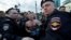 Задержание активиста SERB во время протестов 15 июля 2019 года