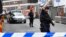 Полиция вблизи торгового центра, куда врезался грузовик