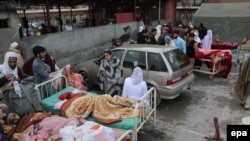 Раненые в результате землетрясения пакистанских госпиталях