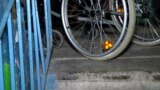 В Липецке инвалид семь лет добивается от властей пандуса