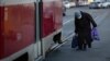 Люди без масок на улицах Киева и пенсионеры в отрезанных от города селах. Как выглядит карантин в Украине