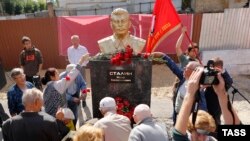 Перенос и торжественное открытие бюста Сталина в Пензе