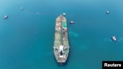 Вид с дрона на нефтяной танкер HELGA