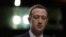 Основатель сети Facebook Майкл Цукерберг на слушаниях в Конгрессе США, апрель 2018 года