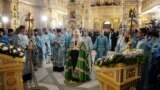 Миротворец или любитель роскоши: 10 лет патриарха Кирилла в федеральных и независимых СМИ