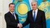 Во "ВК" Медведева появился и пропал пост о Казахстане как "искусственном государстве" и Грузии как части РФ. Его помощник заявил о взломе