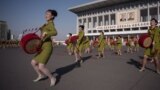 Одна минута из жизни Северной Кореи по версии государственного телеканала