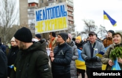 Акция протеста в Мелитополе против действий России, которая оккупировала город в марте 2022 года