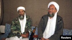 Айман аз-Завахири (справа) и Усама бен Ладен (архивное фото)
