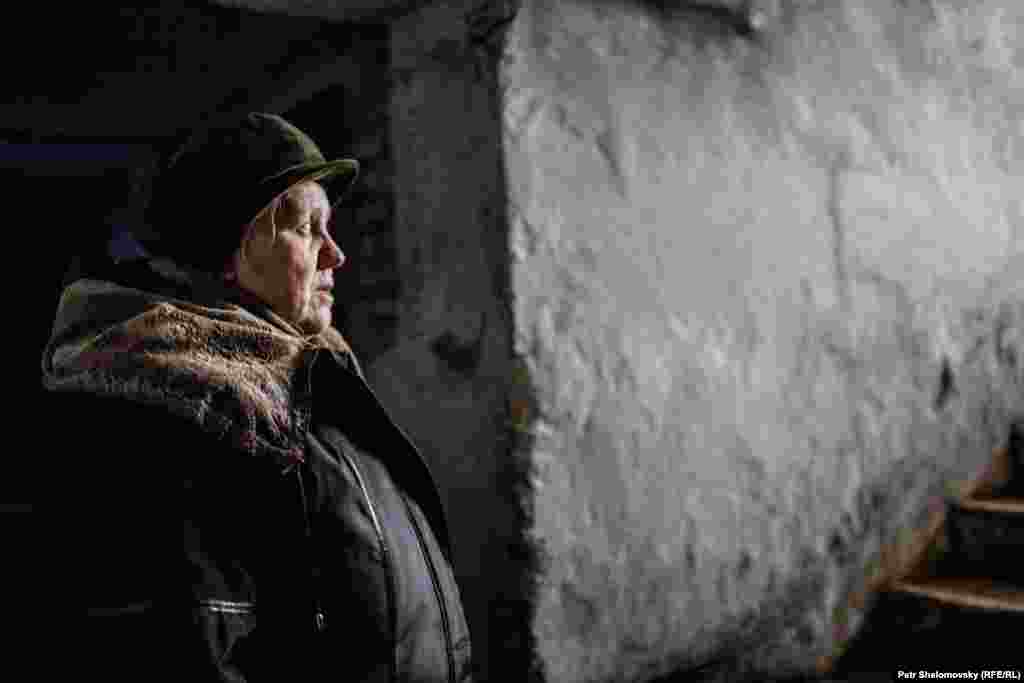 Жительница Дебальцево боится покидать подвал, остерегаясь новых обстрелов