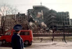Разрушенное здание МВД Сербии после ночной бомбардировки Белграда силами НАТО. 3 апреля 1999 года