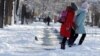 Глава Саратова поручил проверить информацию об уборке учителями снега в мешки