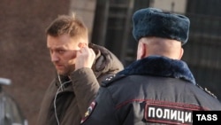 Алексей Навальный прибыл в Следственный комитет РФ. 16 января 2015 