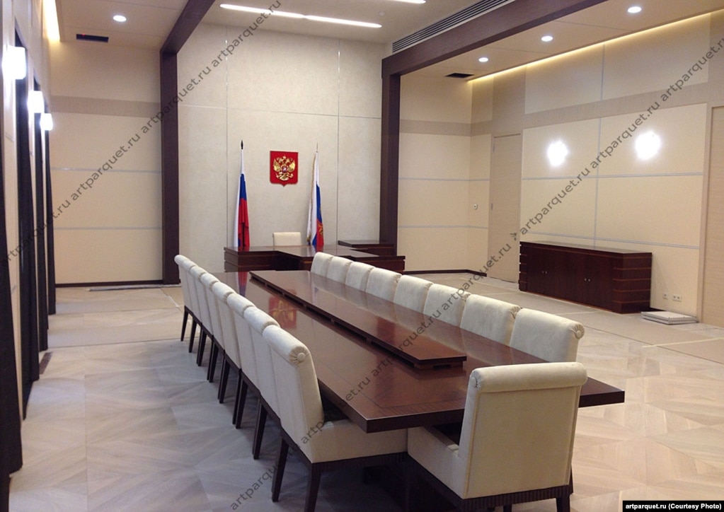 Панорамный снимок представительского кабинета Путина в Ново-Огарёве. Фото с сайта компании "Арт-паркет"