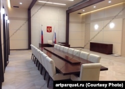 Панорамный снимок представительского кабинета Путина в Ново-Огарёве. Фото с сайта компании "Арт-паркет"