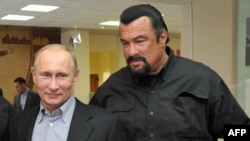 Стивен Сигал с Владимиром Путиным 