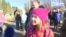 "Это не была угроза". Девочка Таня из Волоколамска о знаменитом жесте, протестах и своей розовой шапке
