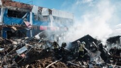 Пожар после обстрела на рынке в Бахмуте 21 июля 2022 года. Фото: AFP